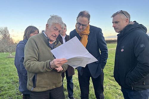 Ian with residents of Highfields Caldecote affected by EWR